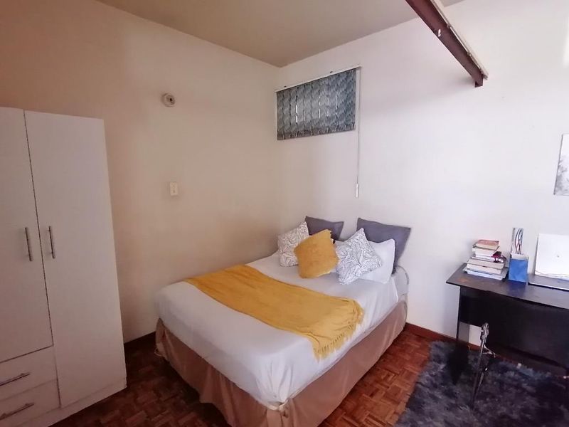 Charming 1-Bedroom Apartment to Rent in Saxonia Court, Southernwood - Photo 8