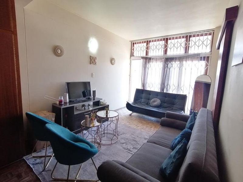 Charming 1-Bedroom Apartment to Rent in Saxonia Court, Southernwood - Photo 4