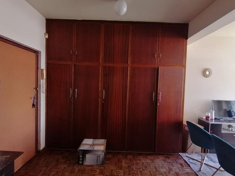 Charming 1-Bedroom Apartment to Rent in Saxonia Court, Southernwood - Photo 9