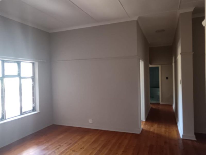 Spacious & Sunlit 2-Bedroom Flat in Elizabeth Court, Quigney - Photo 7