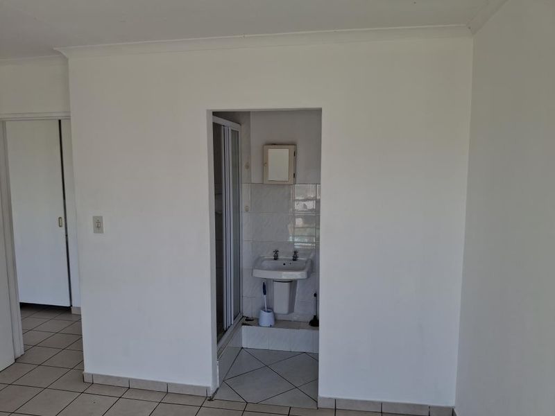 Secure Complex Living.  Communal Braai Area and Swimming Pool - Photo 3