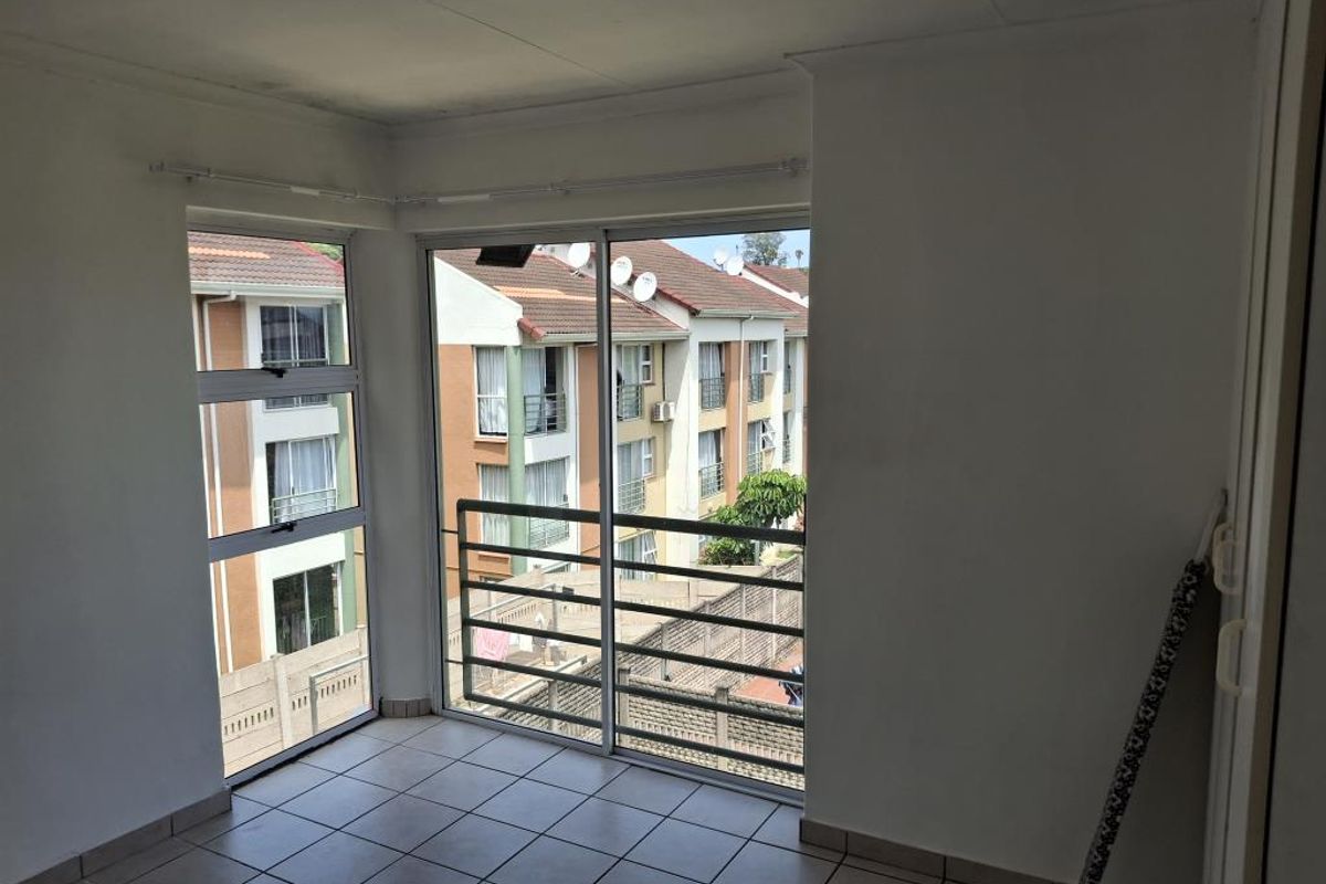 Secure Complex Living.  Communal Braai Area and Swimming Pool - Photo 2