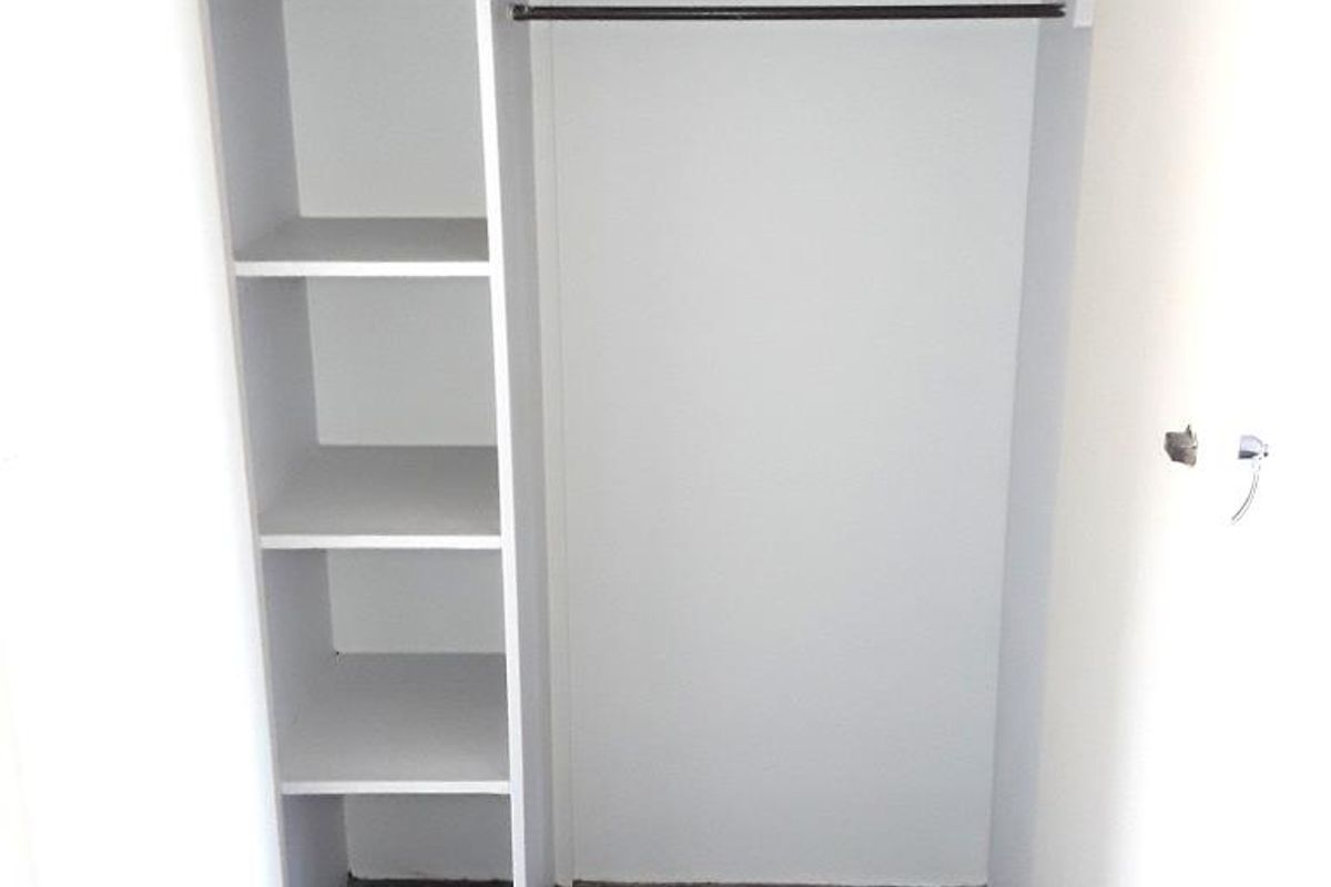 BACHELOR UNIT IN THE HEART OF DURBAN CENTRAL, IN DIAKONIA AVENUE.  - Photo 2