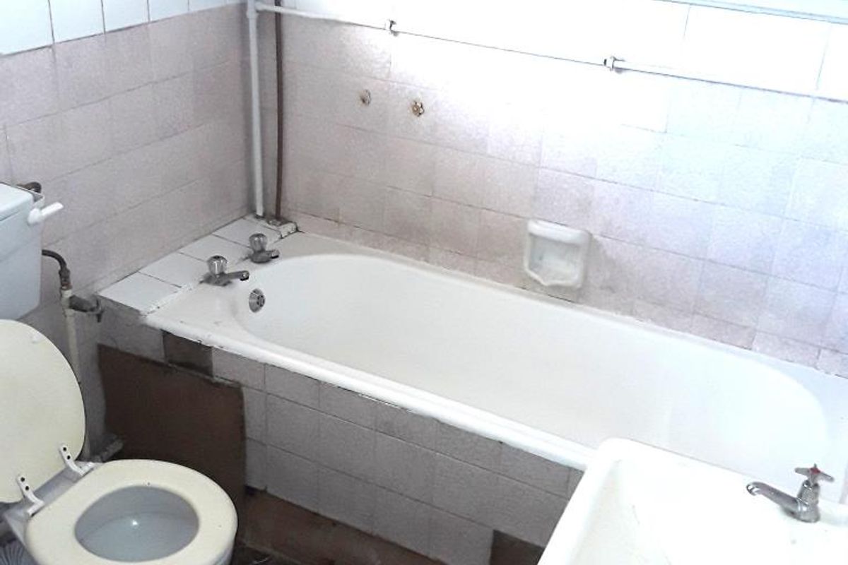 BACHELOR UNIT IN THE HEART OF DURBAN CENTRAL, IN DIAKONIA AVENUE.  - Photo 4