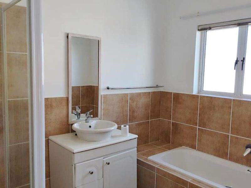 Modern 1-Bedroom Apartment in Coralwood, Beaconhurst - Photo 9