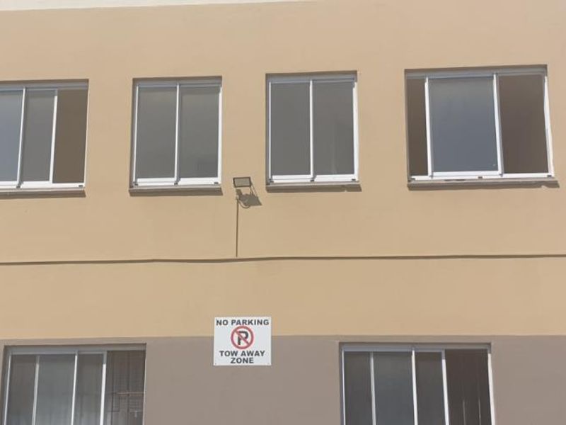 Well-Located Two-Bedroom Apartment on the Bluff - Photo 3