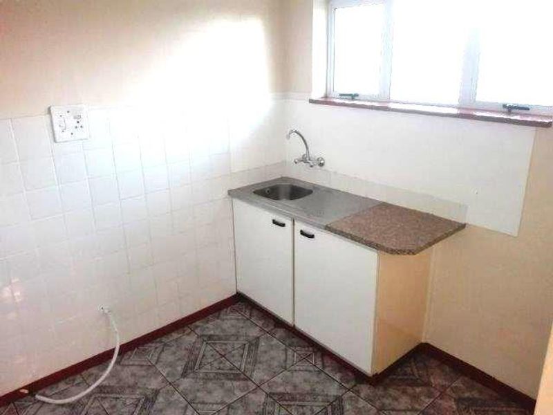 Well-Located Two-Bedroom Apartment on the Bluff - Photo 8