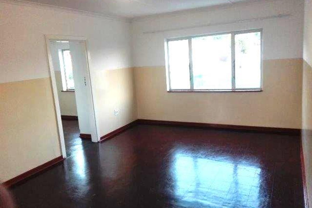 Well-Located Two-Bedroom Apartment on the Bluff - Photo 4