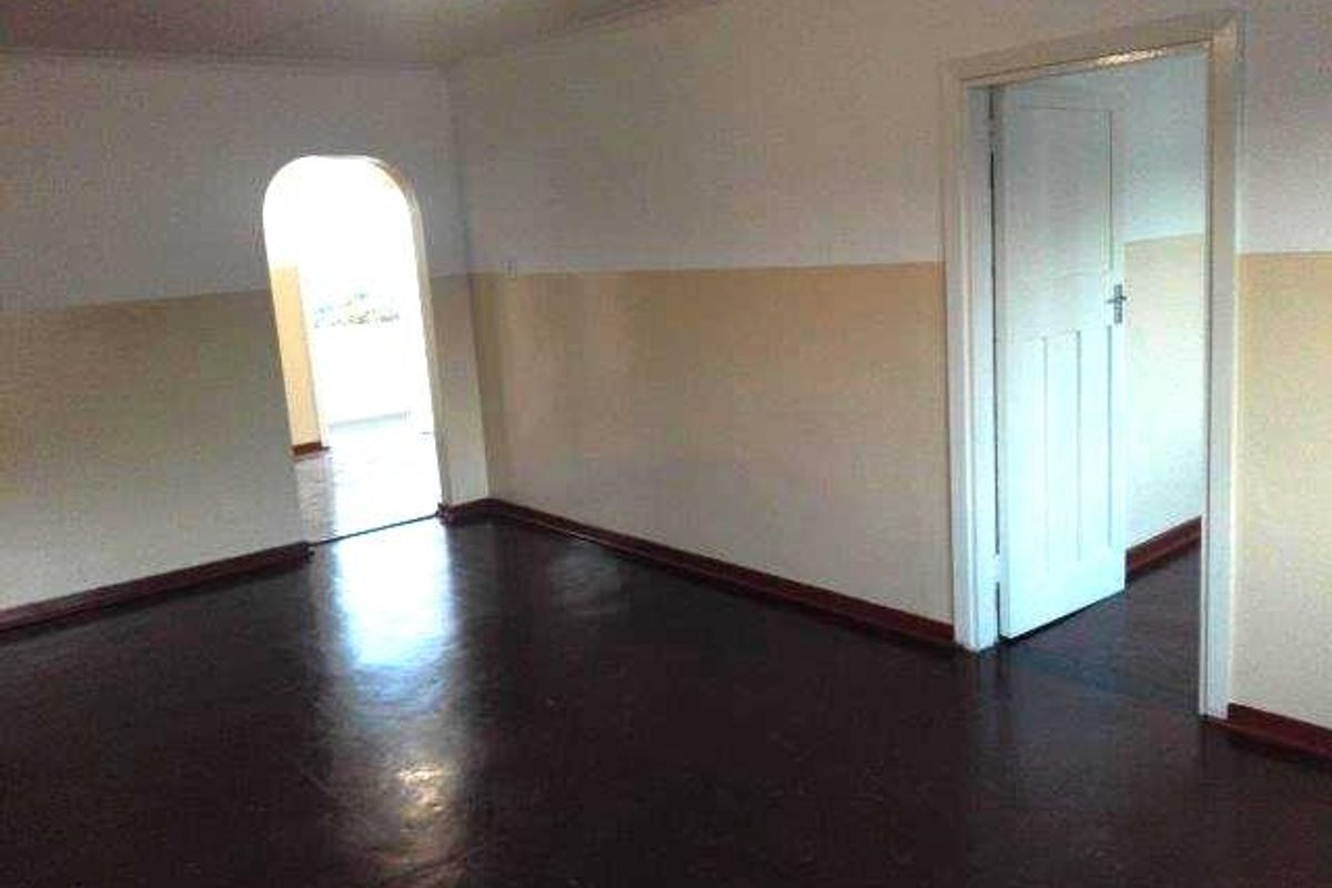 Well-Located Two-Bedroom Apartment on the Bluff - Photo 5