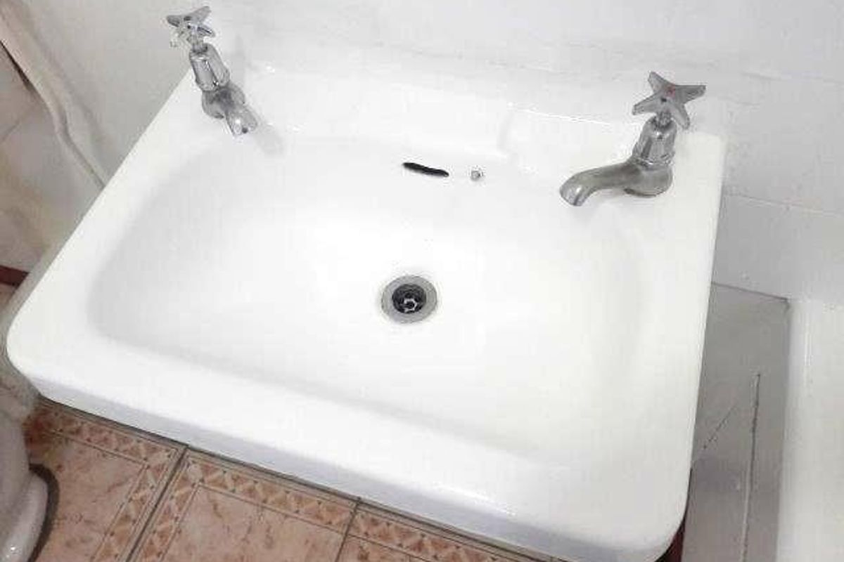 Well-Located Two-Bedroom Apartment on the Bluff - Photo 2