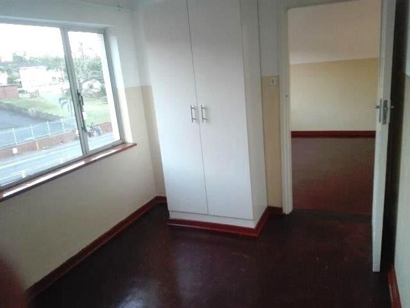 Well-Located Two-Bedroom Apartment on the Bluff - Photo 10