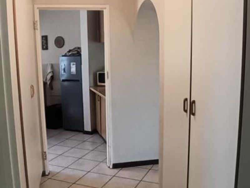 Neat 2 Bedroom Townhouse for Rent in Pinewood, Vincent - Photo 8