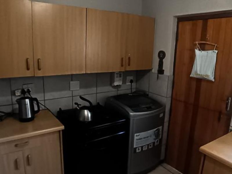 Neat 2 Bedroom Townhouse for Rent in Pinewood, Vincent - Photo 7