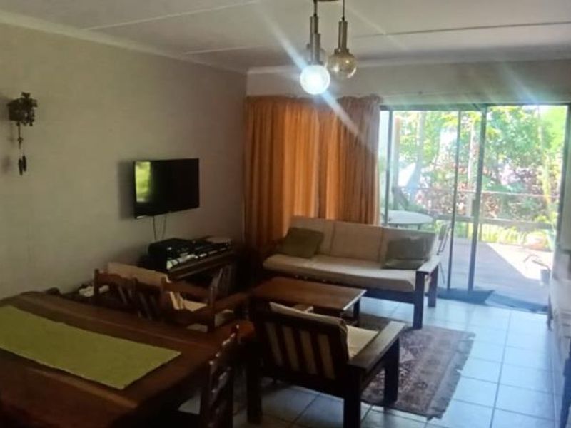 Neat 2 Bedroom Townhouse for Rent in Pinewood, Vincent - Photo 3
