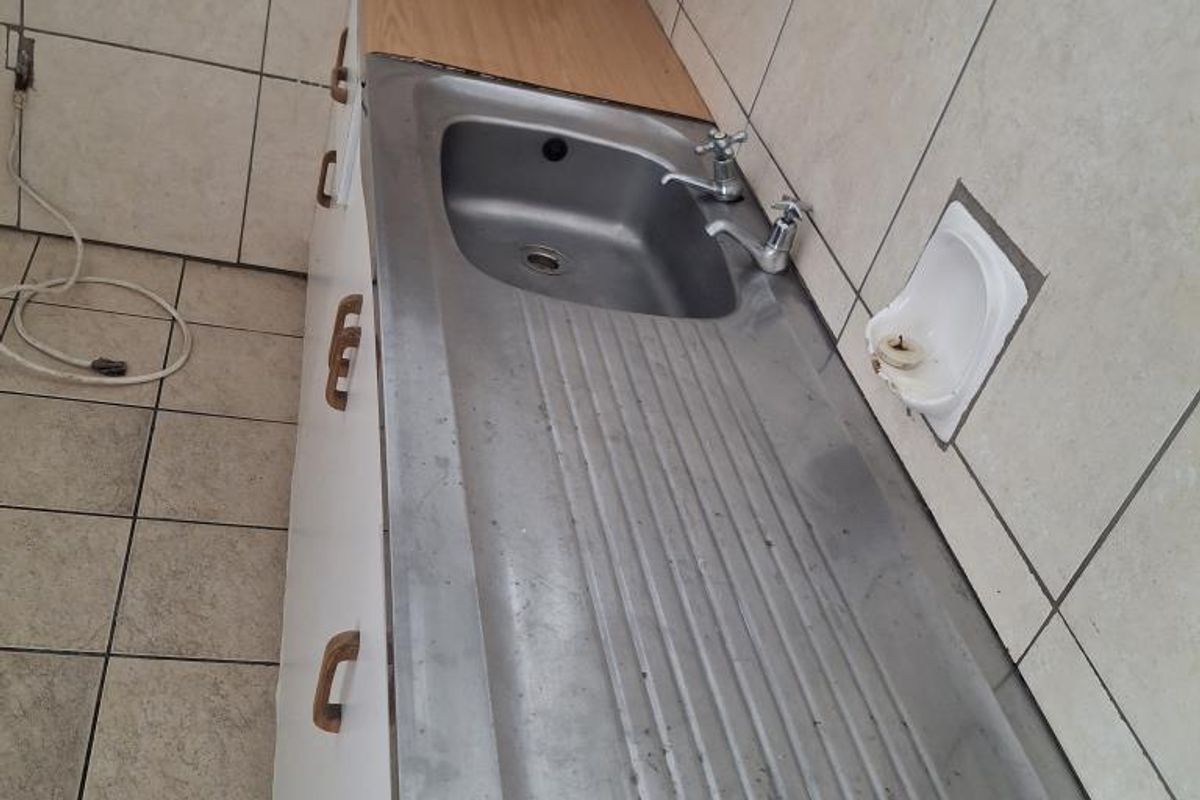 Two bedroom available in Glenwood Durban  with under cover parking - Photo 5