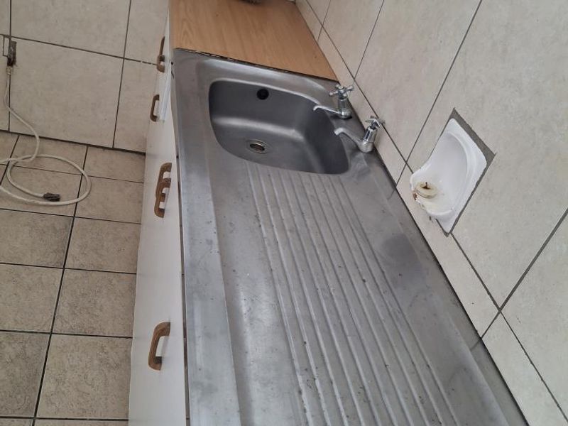 Two bedroom available in Glenwood Durban  with under cover parking - Photo 5