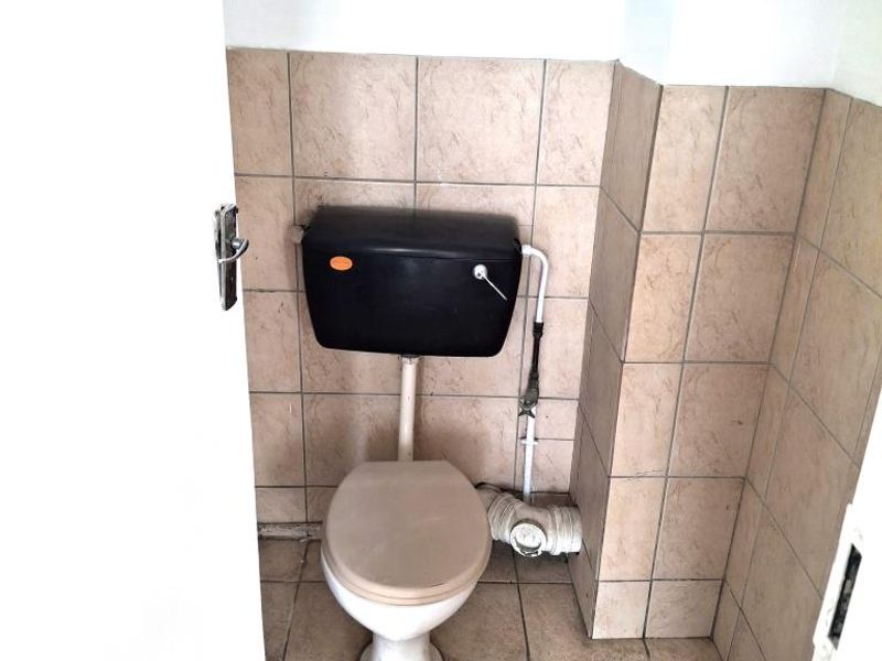 Two bedroom available in Glenwood Durban  with under cover parking - Photo 9