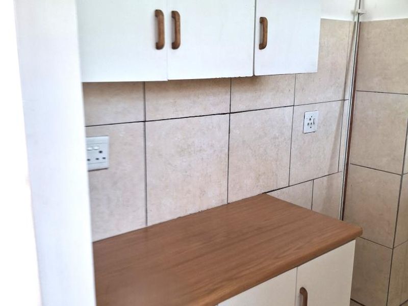 Two bedroom available in Glenwood Durban  with under cover parking - Photo 6
