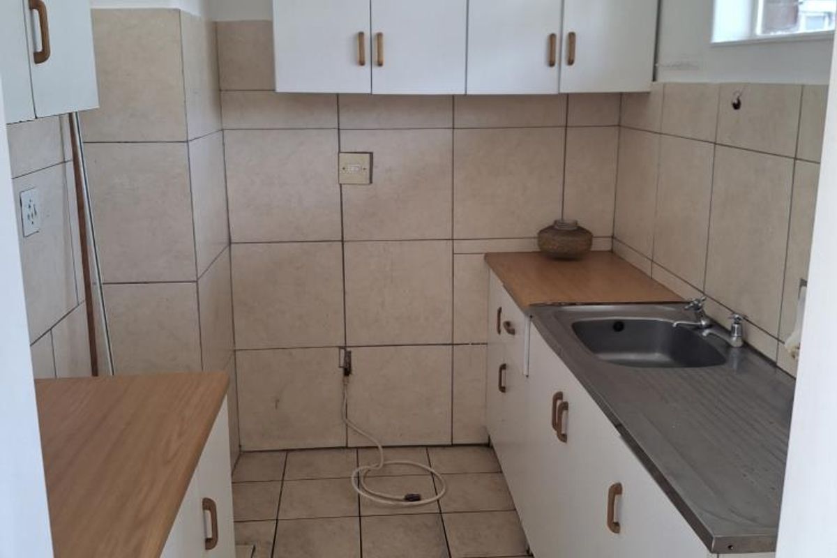 Two bedroom available in Glenwood Durban  with under cover parking - Photo 4