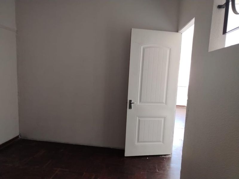 Flat 4, Selwyn Court- Flats  - Photo 8