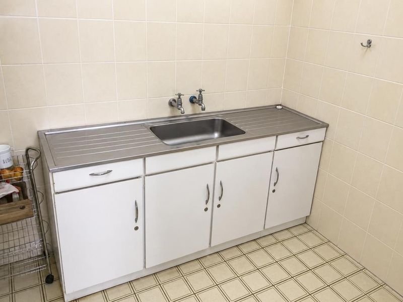 Room For Rent in St Peter's Road, Southernwood - Photo 4