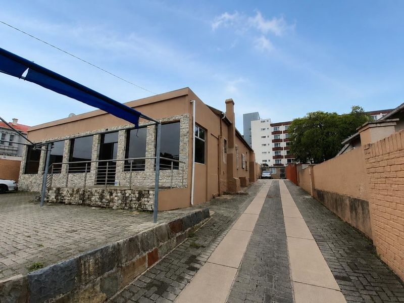 Room For Rent in St Peter's Road, Southernwood - Photo 7