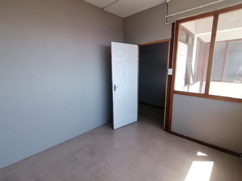 Newly Renovated 2-Bedroom Apartment in Belvedere Court, Southernwood - Photo 6