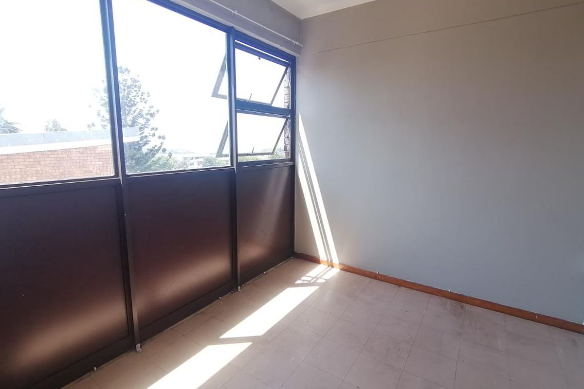 Newly Renovated 2-Bedroom Apartment in Belvedere Court, Southernwood - Photo 5