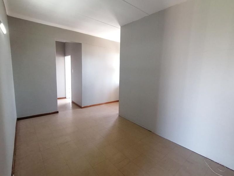 Newly Renovated 2-Bedroom Apartment in Belvedere Court, Southernwood - Photo 3