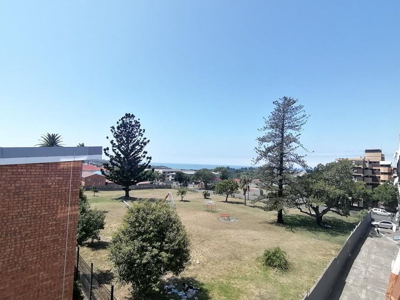 Newly Renovated 2-Bedroom Apartment in Belvedere Court, Southernwood - Photo 10