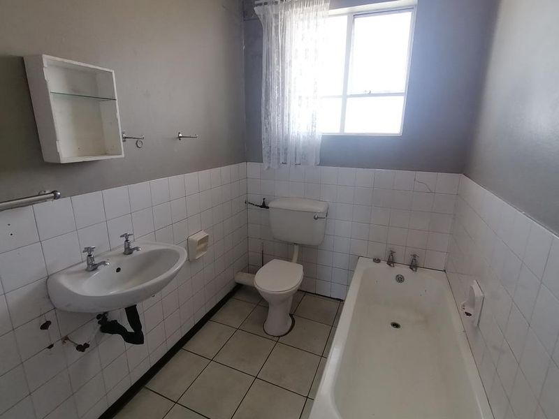 Newly Renovated 2-Bedroom Apartment in Belvedere Court, Southernwood - Photo 9