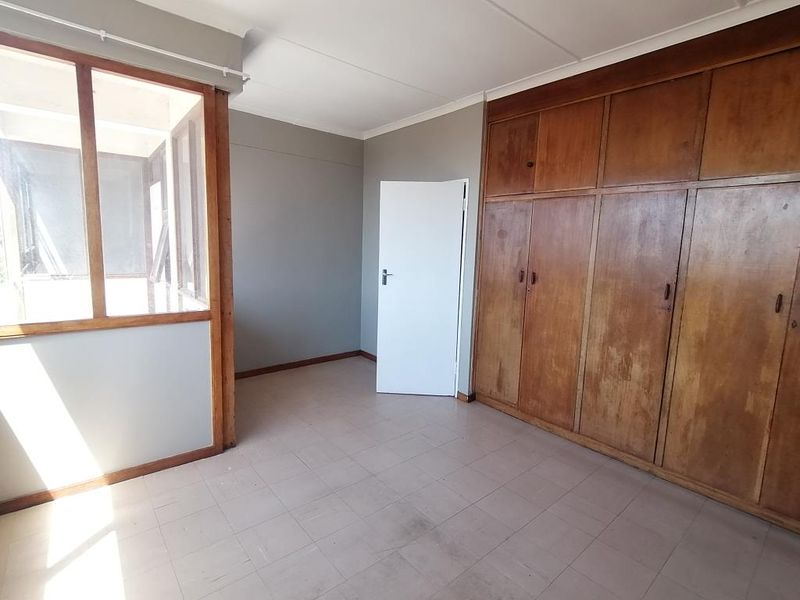 Newly Renovated 2-Bedroom Apartment in Belvedere Court, Southernwood - Photo 8