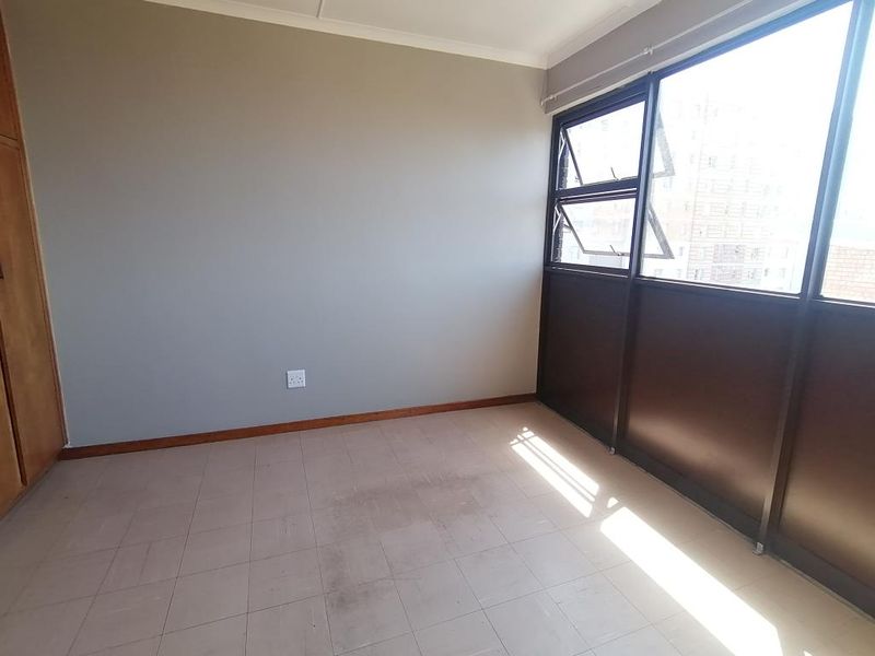 Newly Renovated 2-Bedroom Apartment in Belvedere Court, Southernwood - Photo 7