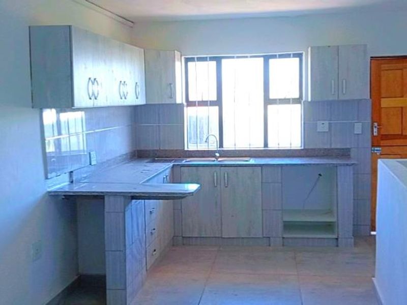 Be the First to Move Into This Newly Renovated Building in Isipingo Beach – Close to All Amenities - Photo 8