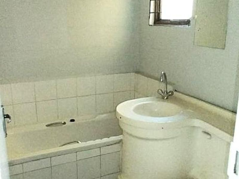 Two Bedroom Flat for Rent in Sohco Village, Amalinda - Photo 9