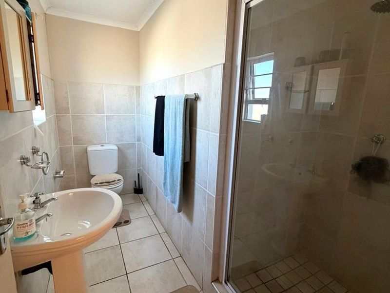 Comfortable 2-Bedroom Townhouse Living in Secure Raychelle Rise - Photo 7