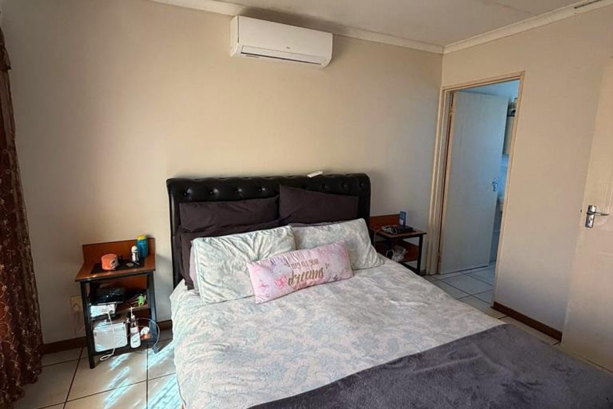 Comfortable 2-Bedroom Townhouse Living in Secure Raychelle Rise - Photo 5
