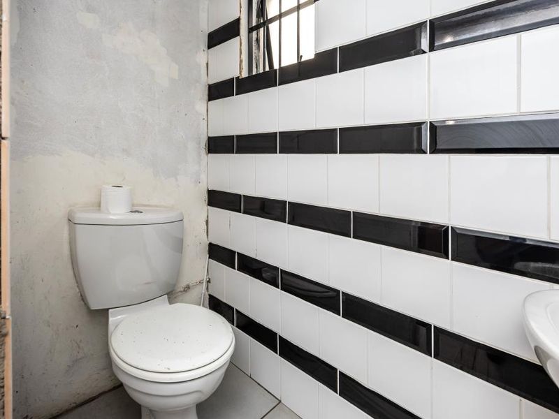 Office Building, Bonza Bay Road 54  - Photo 9