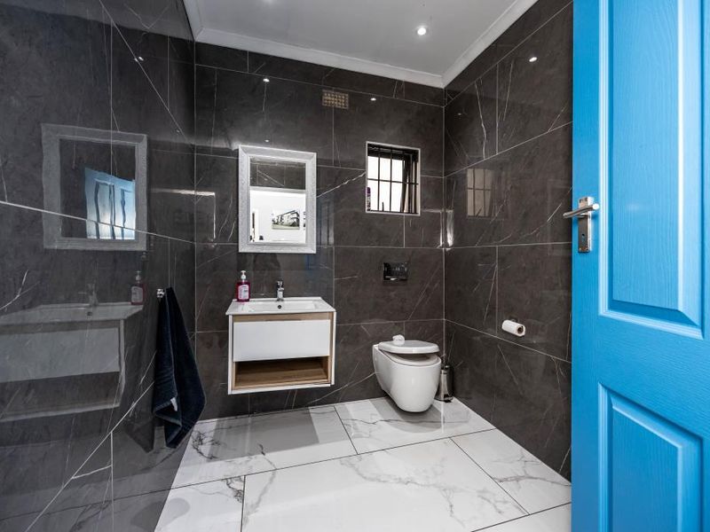 Office Building, Bonza Bay Road 54  - Photo 7