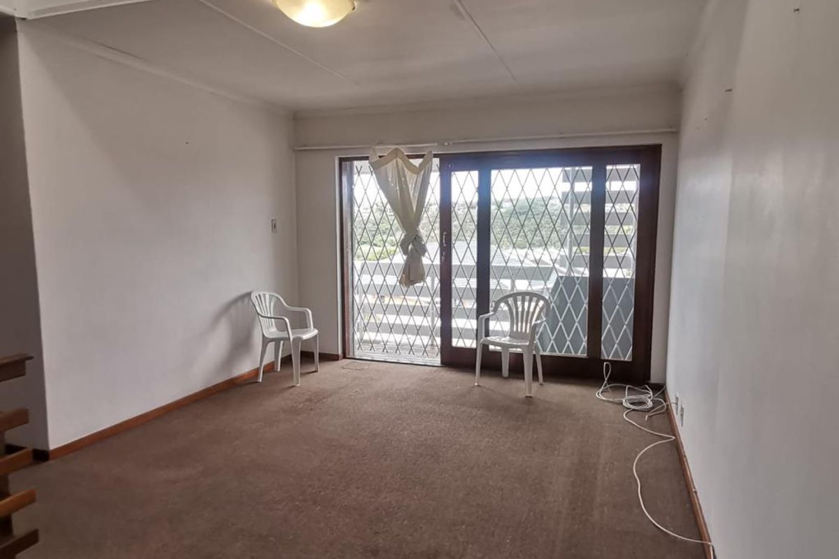Spacious 3 Bedroom Townhouse with Balcony in Secure Hillside Estate, Beaconhurst - Photo 2