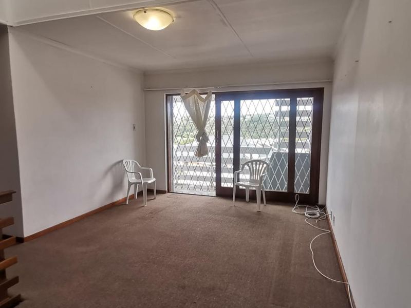 Spacious 3 Bedroom Townhouse with Balcony in Secure Hillside Estate, Beaconhurst - Photo 2