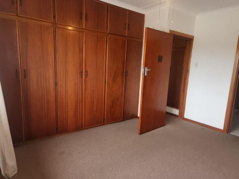 Spacious 3 Bedroom Townhouse with Balcony in Secure Hillside Estate, Beaconhurst - Photo 9