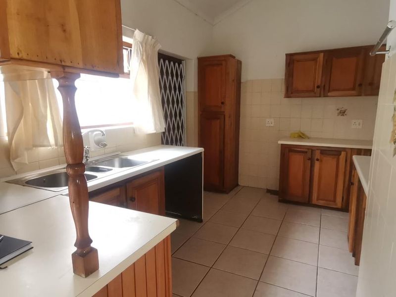 Spacious 3 Bedroom Townhouse with Balcony in Secure Hillside Estate, Beaconhurst - Photo 4