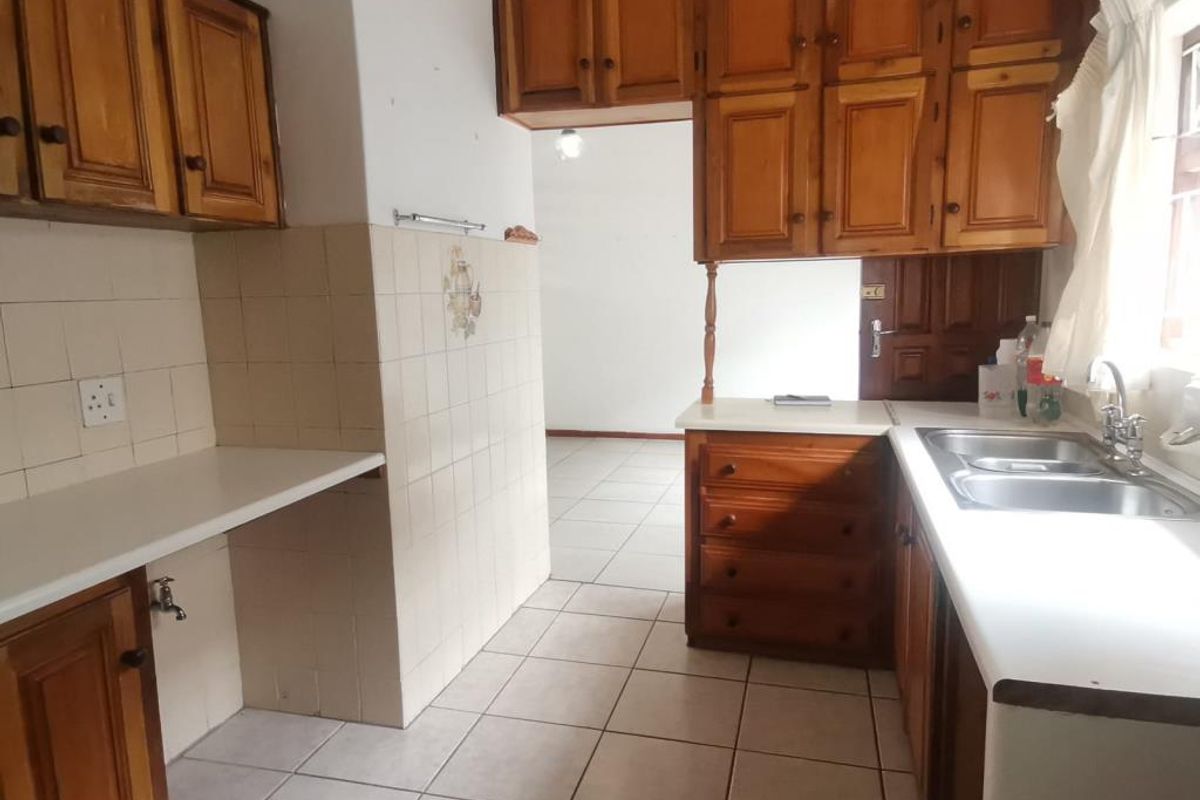 Spacious 3 Bedroom Townhouse with Balcony in Secure Hillside Estate, Beaconhurst - Photo 5