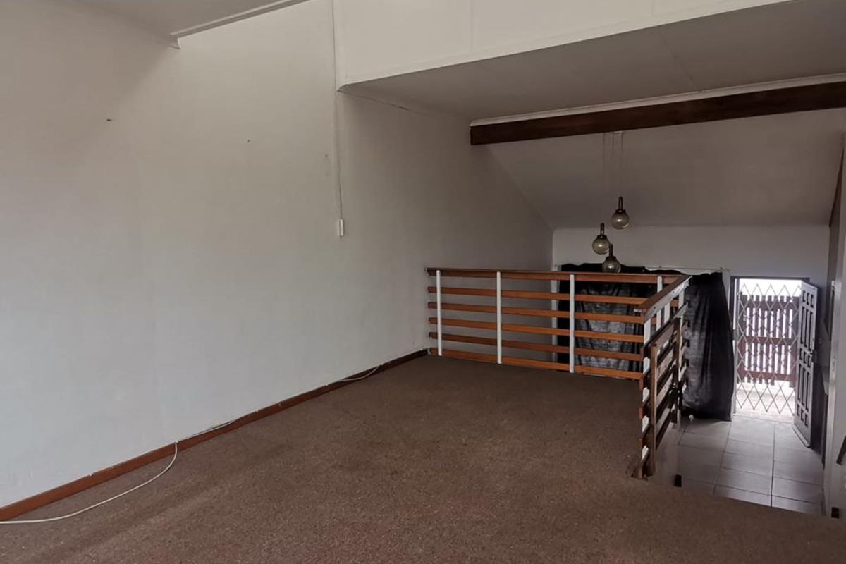 Spacious 3 Bedroom Townhouse with Balcony in Secure Hillside Estate, Beaconhurst - Photo 3