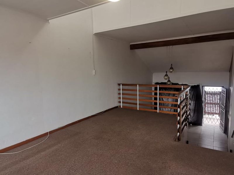 Spacious 3 Bedroom Townhouse with Balcony in Secure Hillside Estate, Beaconhurst - Photo 3