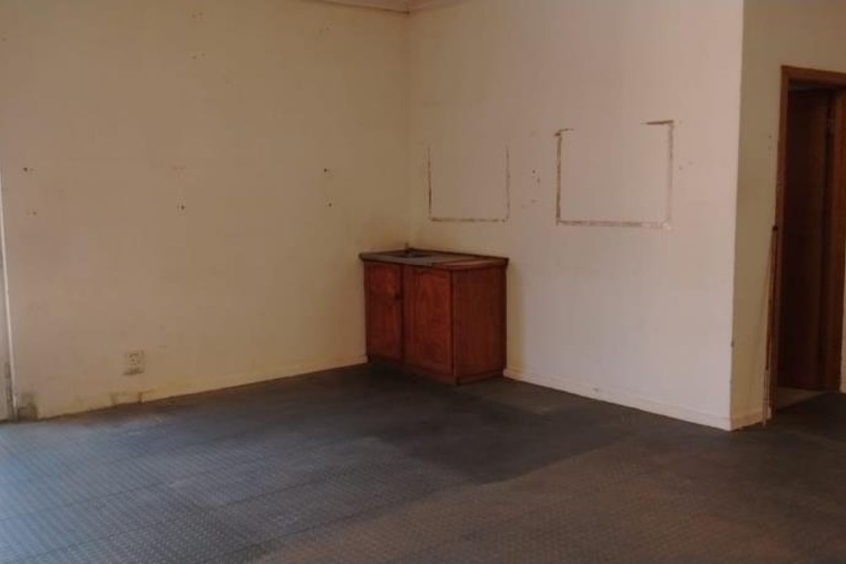 Prime Retail Space to Let in Schwedhelm Centre, Gonubie - Photo 4