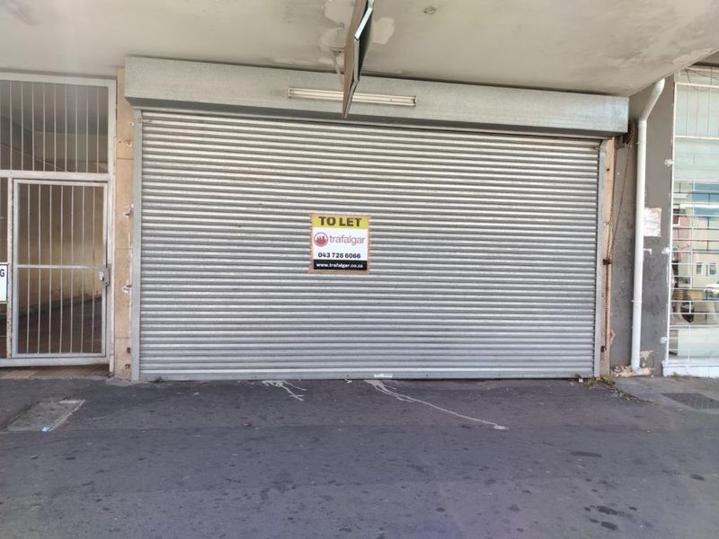 Open Plan Commercial Shop Space – Prime Main Road Location - Photo 2