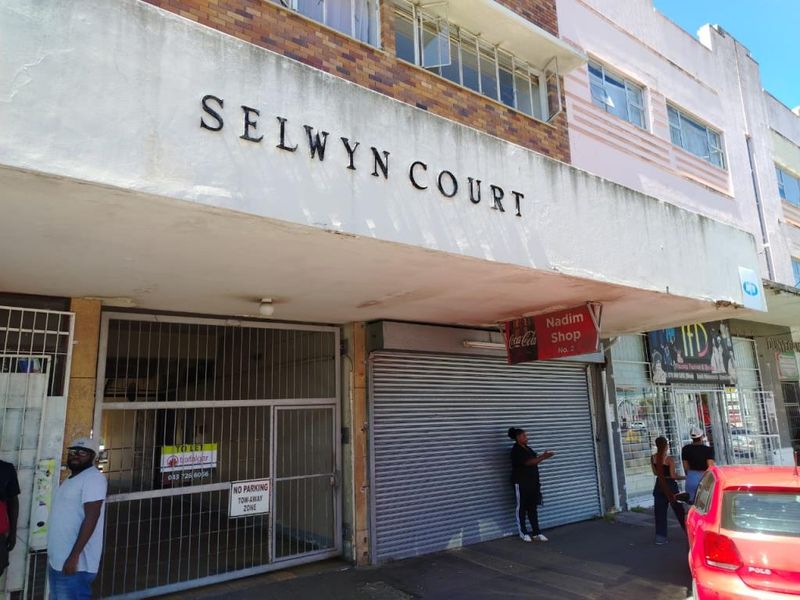 Open Plan Commercial Shop Space – Prime Main Road Location - Photo 3