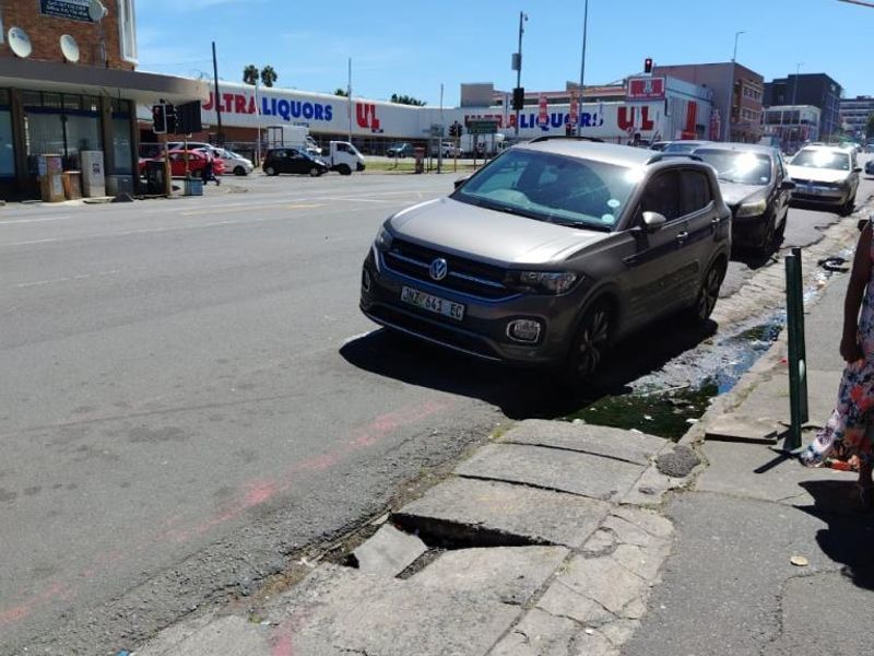 Open Plan Commercial Shop Space – Prime Main Road Location - Photo 6